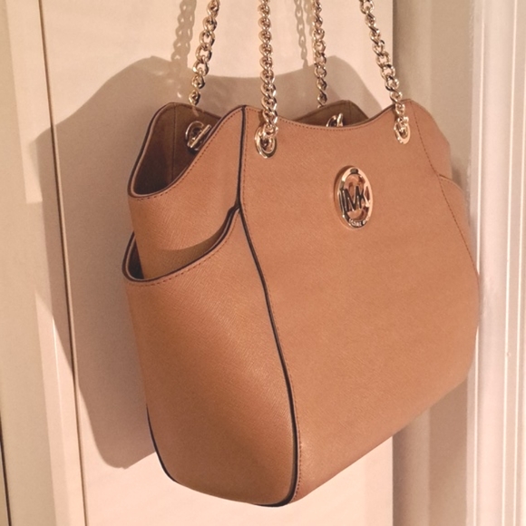 Michael Kors Jet Set Tan /Gourgous Gold Hardware NEW Excellent Condition - Picture 3 of 12